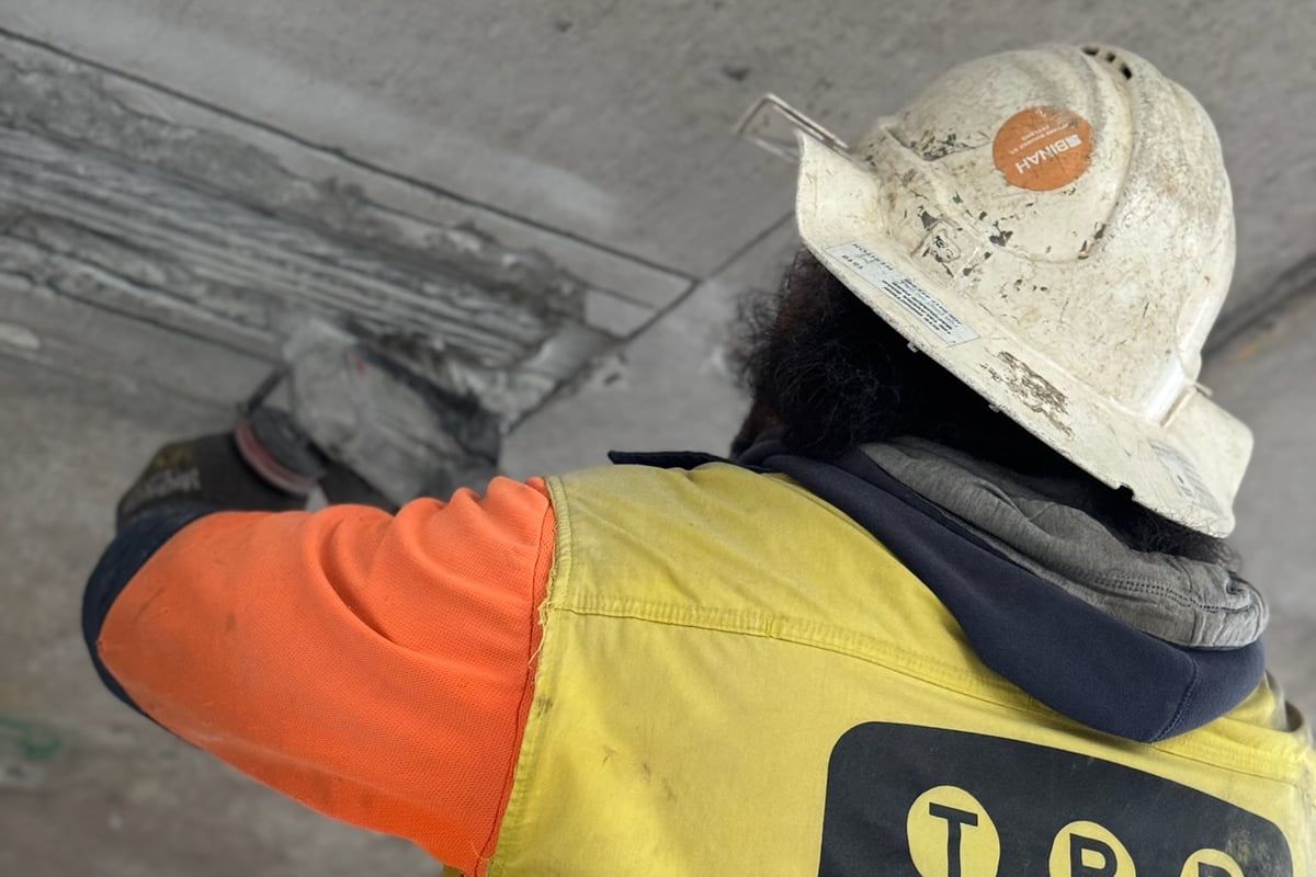 Carbon fibre sheet application using multi-directional wrap pattern