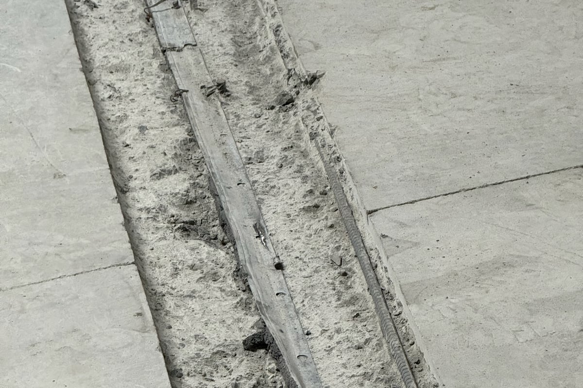 Tooled concave joint profiles ensuring optimal water-shedding performance