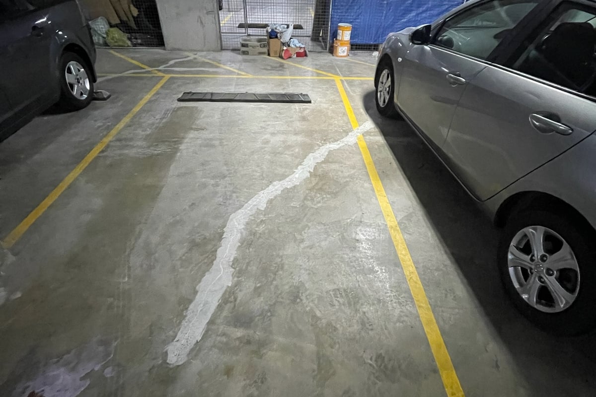 Hydraulic pier installation beneath foundation for settlement correction